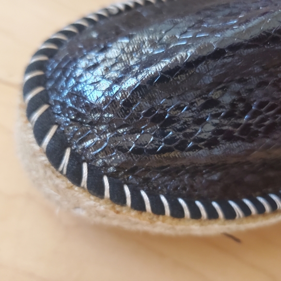 2 for 1 JustFab Loafers Snake skin look brand new in box - Picture 13 of 16